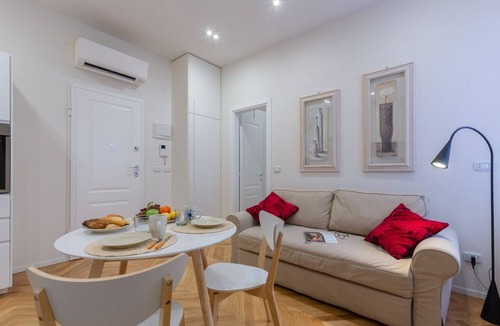 Historic Center Apartment | GuestHost - Bologna Piazza del Nettuno Apartment
