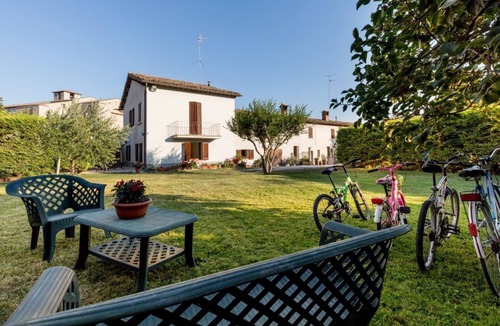 Gubbio Apartment | GuestHost - Central apartment that can accommodate up to 6 people, located in the east area (S. Martino-S. Lucia area) of Gubbio, in the hamlet of Perugia, a 300m walk from Teatro Romano and a 10 min walk from Piazza Grande and Palazzo dei Consoli.The fl
