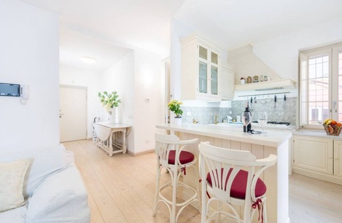 Parma City Centre Apartment | GuestHost - Comfortable apartment located on the second floor, of three in total, of a walk-up building.In 90 square meters of space it comfortably accommodates 4 people with a double bedroom and a single sofa bed in the living room.The property is locat