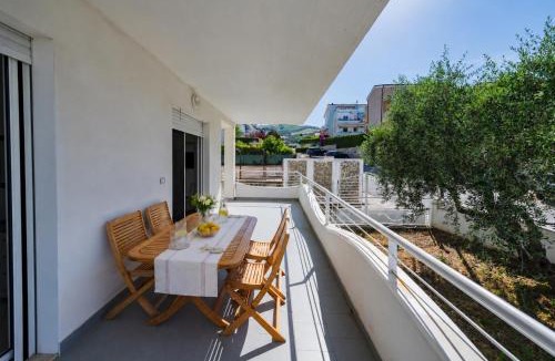 Foggetta Apartment | GuestHost - Comfy Balcony Flat with Sea View