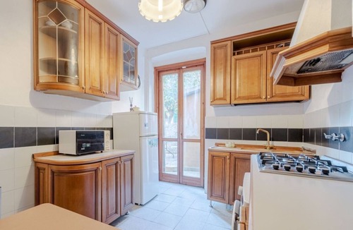 San Fruttuoso Apartment | GuestHost - Cozy 65 sqm apartment for 3 people, located on the raised first floor of a building without an elevator, featuring a charming terrace ideal for relaxing. The property is situated on Via delle Rovare, a quiet and strategic location close to th