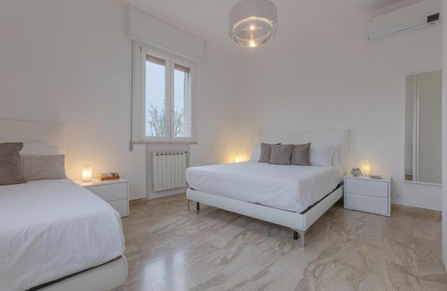 Ferrara Apartment | GuestHost - Ferrara Il Castello Dazzling Apartment
