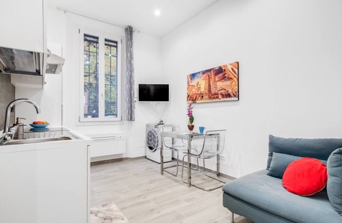Bolognina Apartment | GuestHost - Just outside the center it is in a quiet and convenient position even for those who reach Bologna by car.The apartment is on the raised ground floor without a lift.About 30 square meters large on one floor. There are 3 windows that all overlo