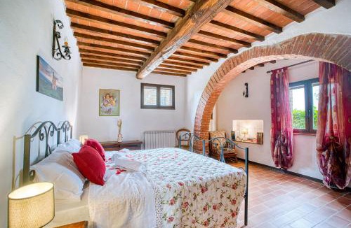 Castiglione del Lago Apartment | GuestHost - Le Spighe - Charming Apt with Communal Pool and Air Conditioning