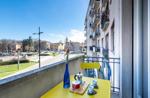 Pablo Apartment | GuestHost - Santa Croce Cozy Flat with Balcony