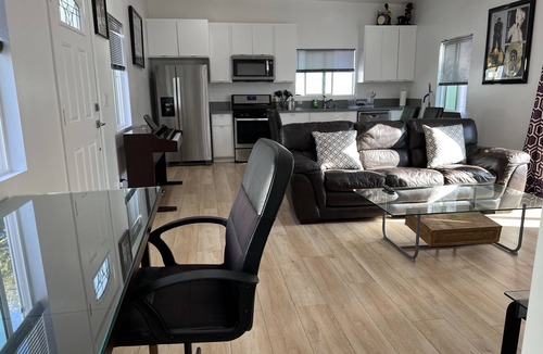 Park Mesa Heights Apartment | Guesthouse/Cozy 1 Bedroom 1Bath, Centrally located in View Park