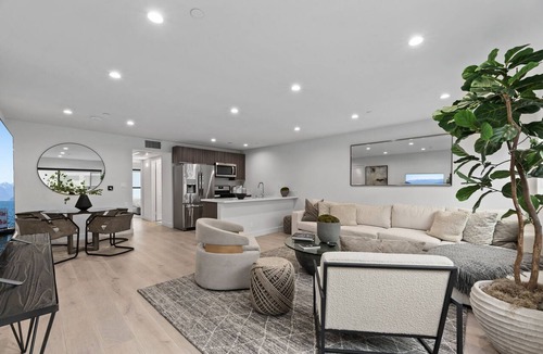 Beverly Grove Apartment | Heart of West Hollywood Stunner w/gym and co-working space