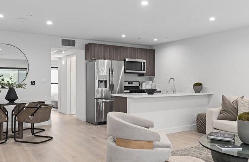 Beverly Grove Apartment | Heart of West Hollywood Stunner w/gym and co-working space