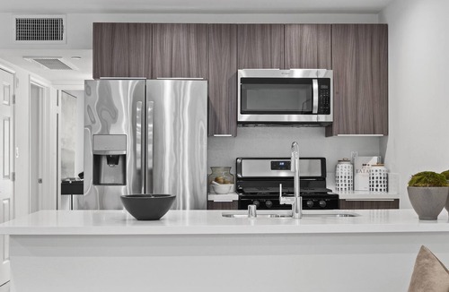 Beverly Grove Apartment | Heart of West Hollywood Stunner w/gym and co-working space