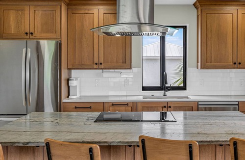 Sands House | 🐠 HEATED SWIM SPA/OPEN WATER VIEWS/BOAT DOCK/LUXURIOUS/ BUILT IN 2023🐬