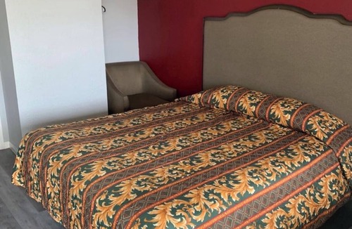 Lynwood Hotel | Hi Rise Motel