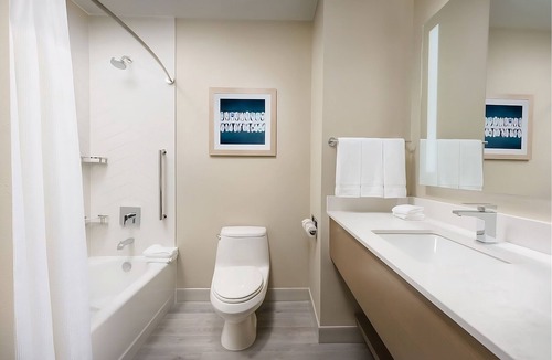 Marathon Hotel | Hidden Gem! 4 Amazing Units, Outdoor Pool, Free Breakfast, On-Site Bar