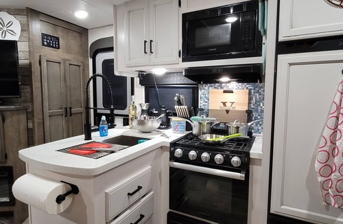 Key Largo RV Rental | Hidden gem in Key Largo, bunk room, outdoor kitchen, 2 pools, laundry, 2 beaches