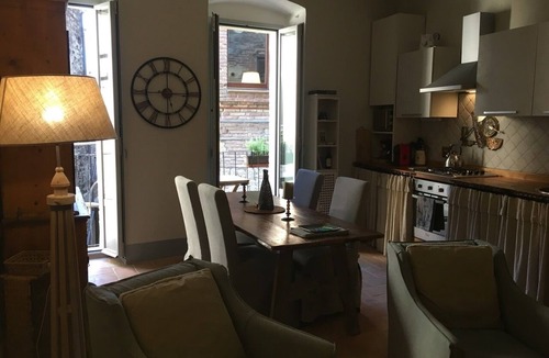 Todi Apartment | Highly Rated - Stylish, self-contained apartment in central Todi