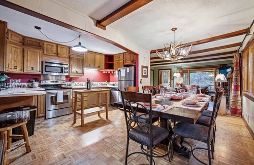 Cascade-Chipita Park Cabin | Hikers Hideaway | Foosball & Darts | Pet Friendly