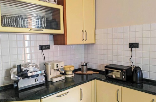 Vicopelago House | Hillside Retreat with Garden, 15 min to Lucca