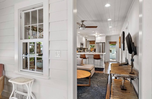Anglers Park Cottage | Historic Charming 2-bedroom cottage with WiFi, AC in Key Largo