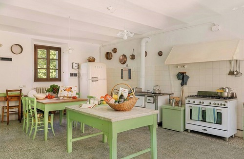 Pontremoli House | Historic villa with natural pool in Pontremoli