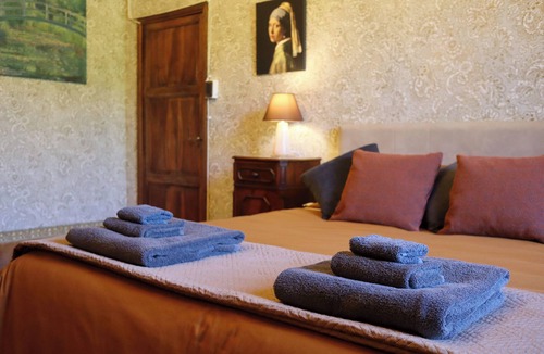 Castel Focognano Bed & Breakfast | Historical suite for writers and hikers