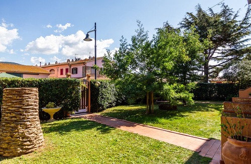 Pian di Rocca House | Holiday Home "Palmiro" with Shared Garden & Wi-Fi