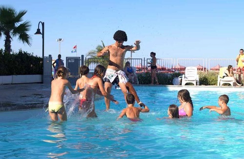 Roseto degli Abruzzi Apartment | Holiday apartment with pool and air conditioning
