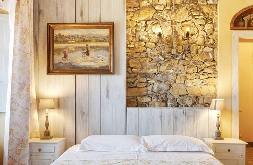 Castelnuovo Magra Apartment | Holiday Apartment "Agriturismo Monteverde - Pergolo" with Shared Pool, Private Terrace & Wi-Fi