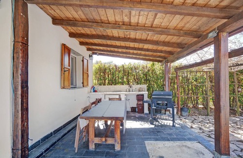 Arcola Apartment | Holiday Apartment "Rosadimaggio Camelia" with Garden & Wi-Fi