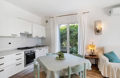 Imperia Apartment | Holiday Apartment "Villa Isabella Casa Lucia" with Sea View, Shared Terrace & Wi-Fi