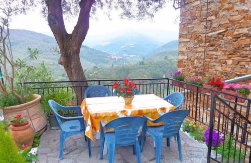 Civezza House | Holiday flat 'Casa Mamma Rosetta