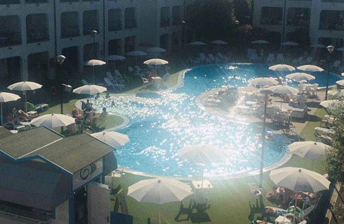 Lido di Spina Apartment | Holiday flat with outdoor pool
