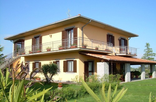 Montefiascone House | Holiday flat with private parking