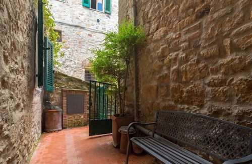 Montecastelli House | Holiday Home in Montecastelli with River Views