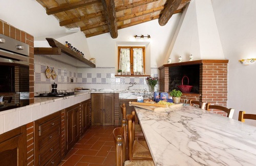 San Macario In Monte House | Holiday Home 'Toscana' with Shared Pool, Private Garden and Wi-Fi