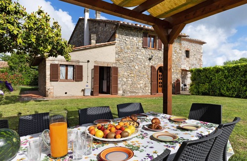 San Macario In Monte House | Holiday Home 'Toscana' with Shared Pool, Private Garden and Wi-Fi