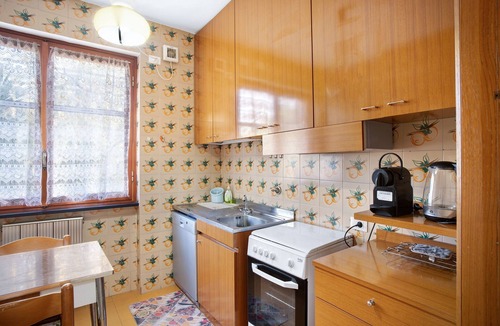 Sasso di Bordighera House | Holiday Home 'Casa Vacanza Le Primavere' with Sea View, Wi-Fi and Air Conditioning