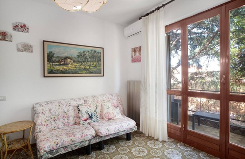 Sasso di Bordighera House | Holiday Home 'Casa Vacanza Le Primavere' with Sea View, Wi-Fi and Air Conditioning