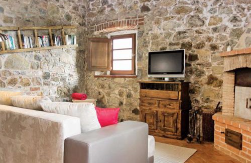 Pomarance House | Holiday Home Al Vento by Interhome