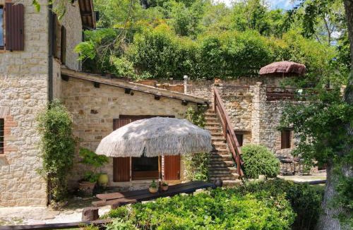 Penna San Giovanni House | Holiday Home Charmantes Bauernhaus in Penna San Giovanni by Interhome