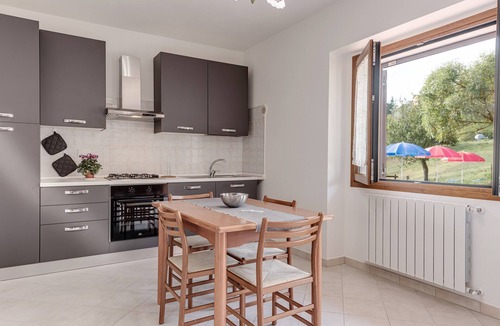 Firenzuola House | Holiday Home 'Chalet La Greta - Vista Campi' with Shared Garden and Wi-Fi