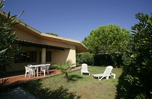 Santa Liberata House | Holiday Home in Giannella with 3 bedrooms sleeps 7