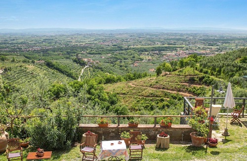 Giugnano House | Holiday Home in Larciano with 2 bedrooms sleeps 6