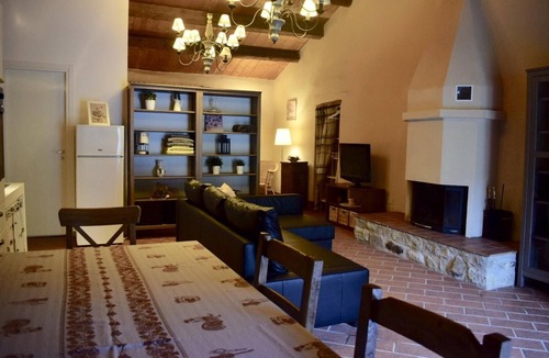Modigliana House | Holiday Home in Modigliana with Pool & Vineyards