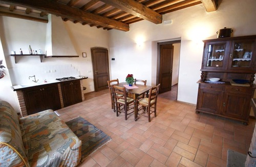 Montone House | Holiday Home in Montone with Pool & Garden