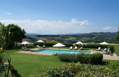 Montone House | Holiday Home in Montone with Pool & Terrace