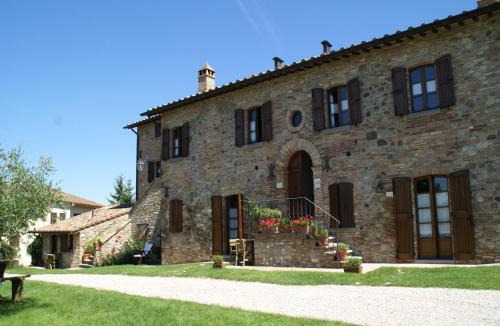 Montone House | Holiday Home in Montone with Pool & Terrace