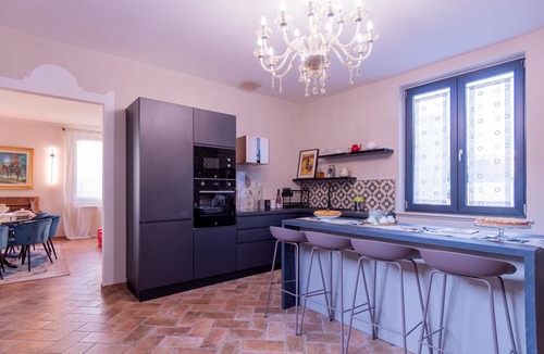 Stroncone House | Holiday Home 'In Villa Con Piscina' with Shared Pool, Wi-Fi and Air Conditioning