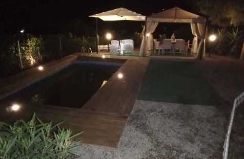 Lacona House | Holiday home with garden and pool