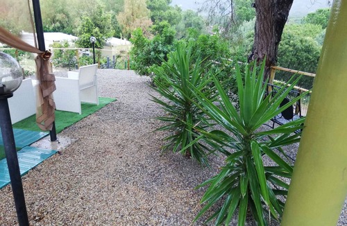 Lacona House | Holiday home with garden and pool