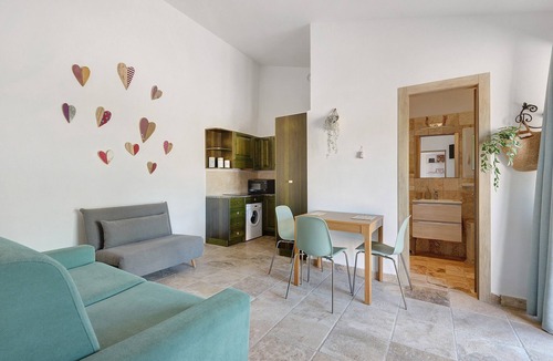 Capoliveri House | Holiday Home 'Kim' with Private Garden, Wi-Fi and Air Conditioning