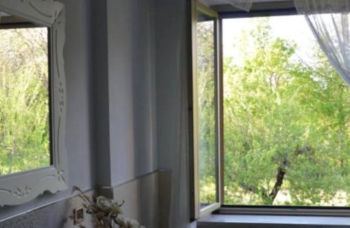 Collesanto House | Holiday Home 'La Casa Di Lupin A Perugia' with Shared Terrace and Wi-Fi